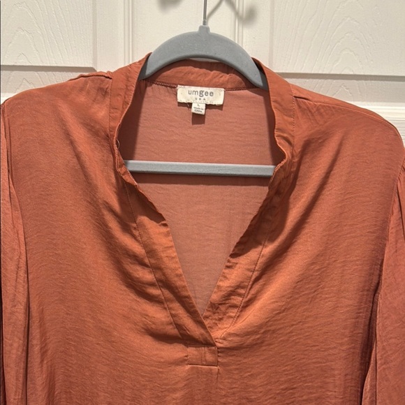 Umgee Brown Blouse with Mandarin Collar and Relaxed Fit - Picture 3 of 9